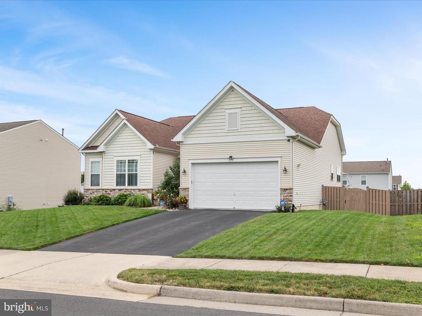 571 TOWN RUN LN, STEPHENS CITY, Virginia 22655, 4 Bedrooms Bedrooms, ,3 BathroomsBathrooms,Residential,For sale,571 TOWN RUN LN,VAFV2035876 MLS # VAFV2035876