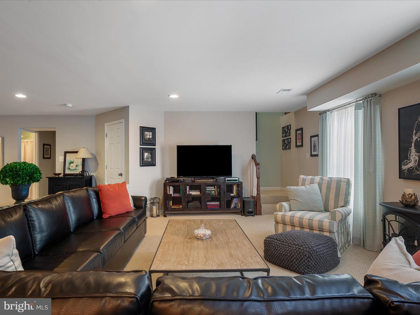 571 TOWN RUN LN, STEPHENS CITY, Virginia 22655, 4 Bedrooms Bedrooms, ,3 BathroomsBathrooms,Residential,For sale,571 TOWN RUN LN,VAFV2035876 MLS # VAFV2035876