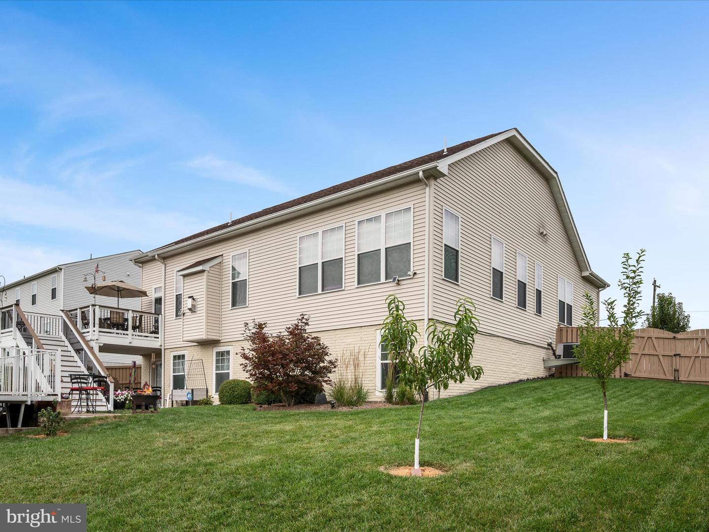 571 TOWN RUN LN, STEPHENS CITY, Virginia 22655, 4 Bedrooms Bedrooms, ,3 BathroomsBathrooms,Residential,For sale,571 TOWN RUN LN,VAFV2035876 MLS # VAFV2035876