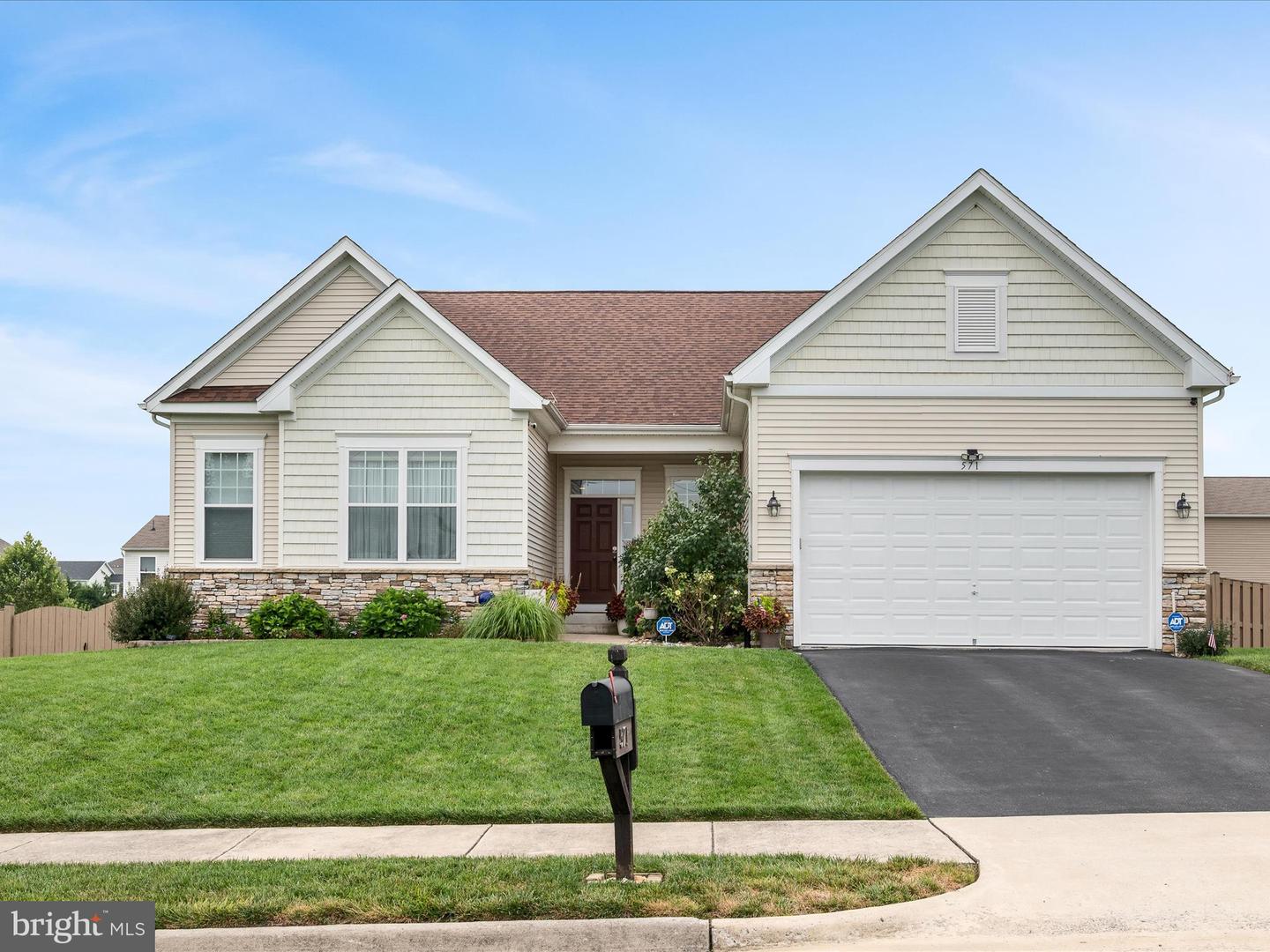 571 TOWN RUN LN, STEPHENS CITY, Virginia 22655, 4 Bedrooms Bedrooms, ,3 BathroomsBathrooms,Residential,For sale,571 TOWN RUN LN,VAFV2035876 MLS # VAFV2035876