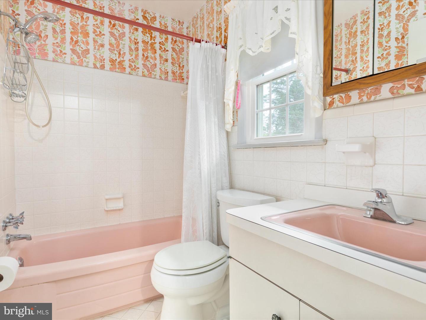 2110 WICOMICO ST, FALLS CHURCH, Virginia 22043, 4 Bedrooms Bedrooms, ,3 BathroomsBathrooms,Residential,For sale,2110 WICOMICO ST,VAFX2259456 MLS # VAFX2259456