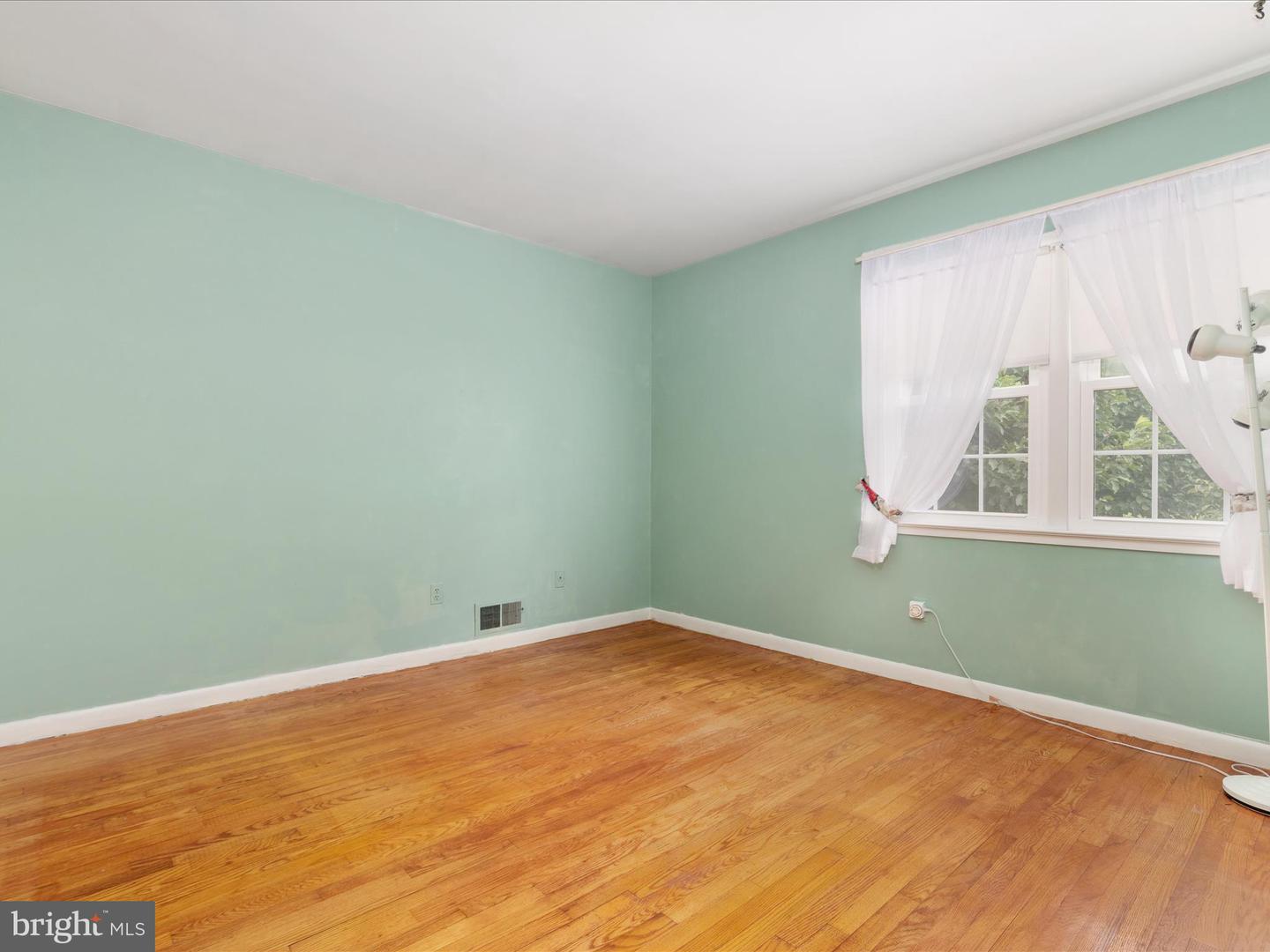 2110 WICOMICO ST, FALLS CHURCH, Virginia 22043, 4 Bedrooms Bedrooms, ,3 BathroomsBathrooms,Residential,For sale,2110 WICOMICO ST,VAFX2259456 MLS # VAFX2259456