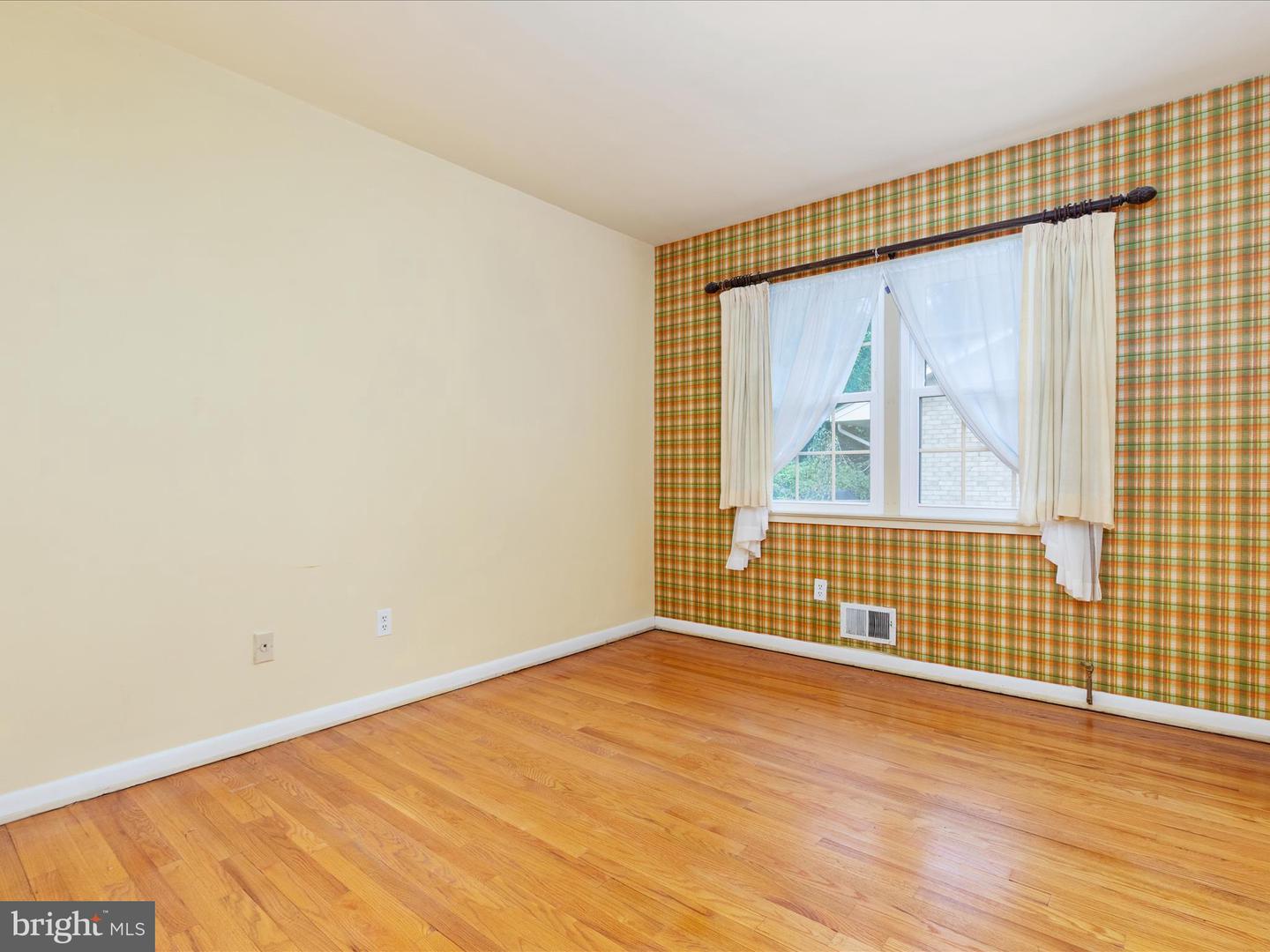 2110 WICOMICO ST, FALLS CHURCH, Virginia 22043, 4 Bedrooms Bedrooms, ,3 BathroomsBathrooms,Residential,For sale,2110 WICOMICO ST,VAFX2259456 MLS # VAFX2259456