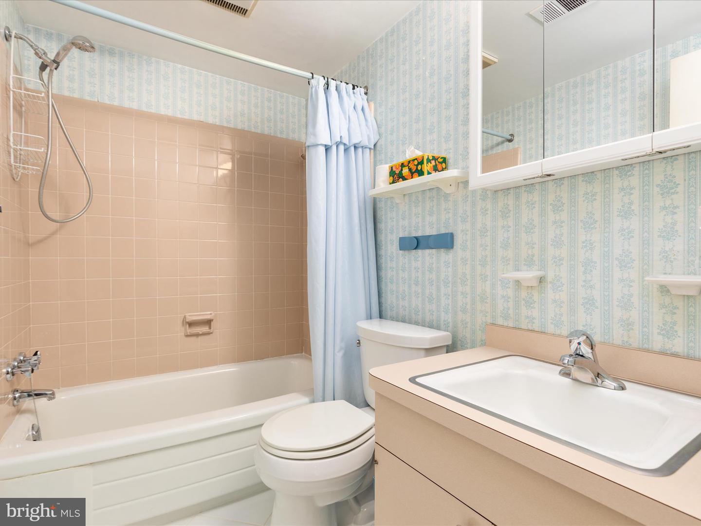 2110 WICOMICO ST, FALLS CHURCH, Virginia 22043, 4 Bedrooms Bedrooms, ,3 BathroomsBathrooms,Residential,For sale,2110 WICOMICO ST,VAFX2259456 MLS # VAFX2259456