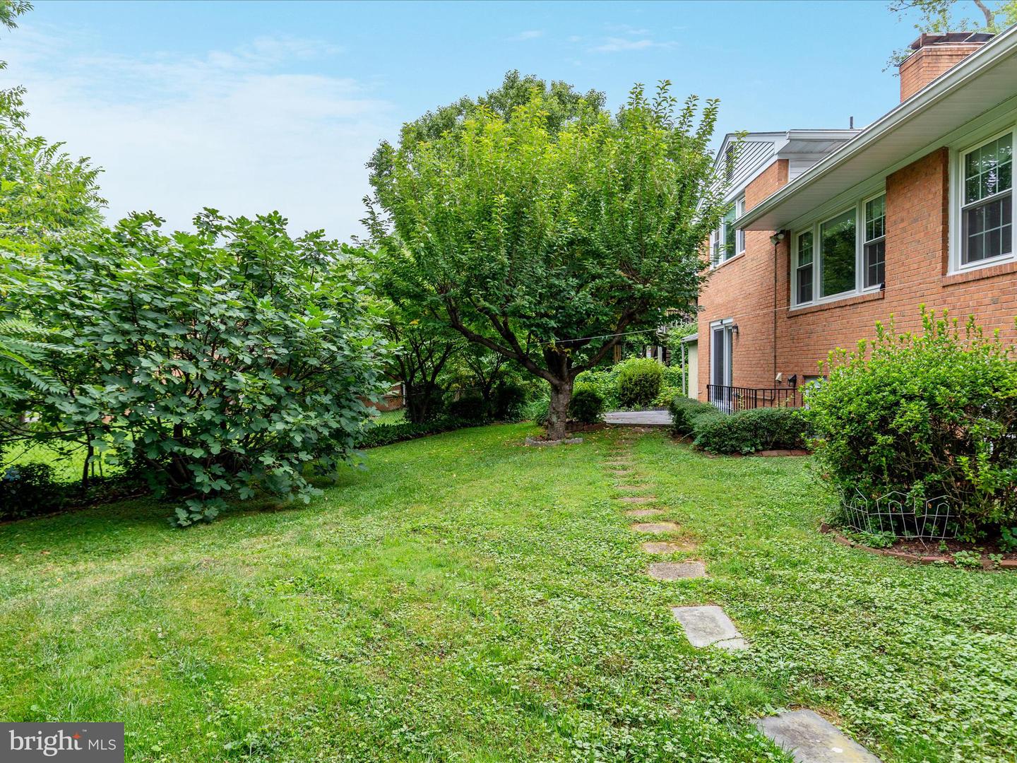 2110 WICOMICO ST, FALLS CHURCH, Virginia 22043, 4 Bedrooms Bedrooms, ,3 BathroomsBathrooms,Residential,For sale,2110 WICOMICO ST,VAFX2259456 MLS # VAFX2259456