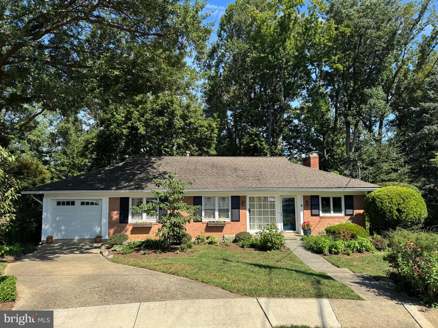 3818 N RIDGEVIEW RD, ARLINGTON, Virginia 22207, 4 Bedrooms Bedrooms, 7 Rooms Rooms,3 BathroomsBathrooms,Residential,For sale,3818 N RIDGEVIEW RD,VAAR2061976 MLS # VAAR2061976