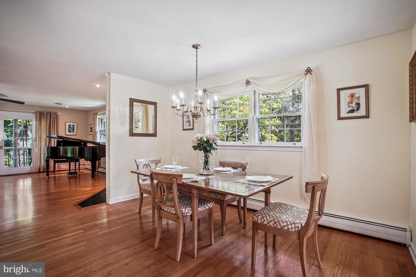 3818 N RIDGEVIEW RD, ARLINGTON, Virginia 22207, 4 Bedrooms Bedrooms, 7 Rooms Rooms,3 BathroomsBathrooms,Residential,For sale,3818 N RIDGEVIEW RD,VAAR2061976 MLS # VAAR2061976