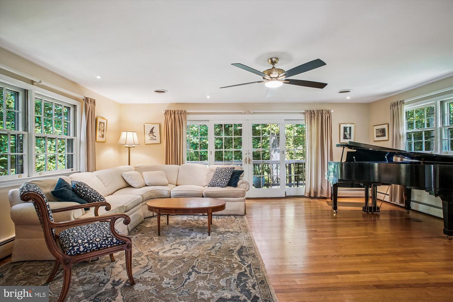 3818 N RIDGEVIEW RD, ARLINGTON, Virginia 22207, 4 Bedrooms Bedrooms, 7 Rooms Rooms,3 BathroomsBathrooms,Residential,For sale,3818 N RIDGEVIEW RD,VAAR2061976 MLS # VAAR2061976
