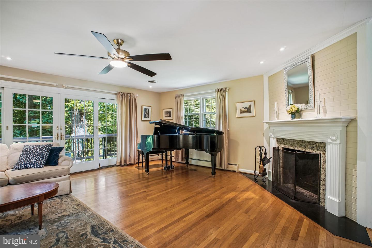 3818 N RIDGEVIEW RD, ARLINGTON, Virginia 22207, 4 Bedrooms Bedrooms, 7 Rooms Rooms,3 BathroomsBathrooms,Residential,For sale,3818 N RIDGEVIEW RD,VAAR2061976 MLS # VAAR2061976
