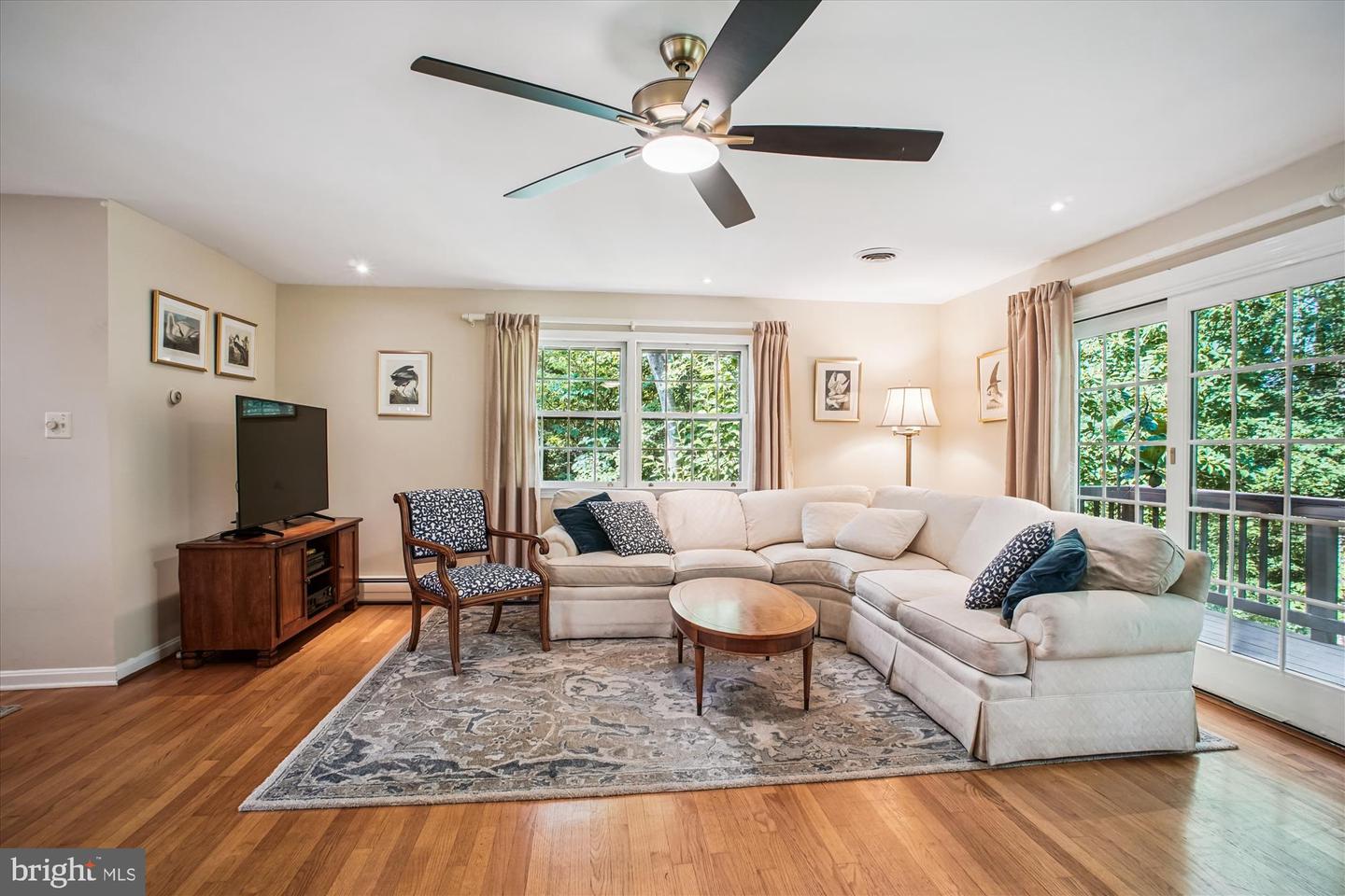 3818 N RIDGEVIEW RD, ARLINGTON, Virginia 22207, 4 Bedrooms Bedrooms, 7 Rooms Rooms,3 BathroomsBathrooms,Residential,For sale,3818 N RIDGEVIEW RD,VAAR2061976 MLS # VAAR2061976