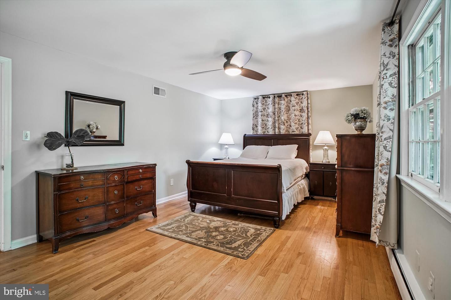 3818 N RIDGEVIEW RD, ARLINGTON, Virginia 22207, 4 Bedrooms Bedrooms, 7 Rooms Rooms,3 BathroomsBathrooms,Residential,For sale,3818 N RIDGEVIEW RD,VAAR2061976 MLS # VAAR2061976
