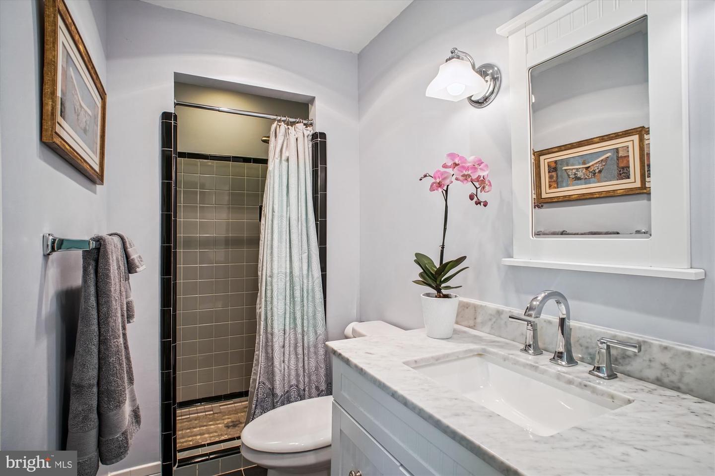 3818 N RIDGEVIEW RD, ARLINGTON, Virginia 22207, 4 Bedrooms Bedrooms, 7 Rooms Rooms,3 BathroomsBathrooms,Residential,For sale,3818 N RIDGEVIEW RD,VAAR2061976 MLS # VAAR2061976
