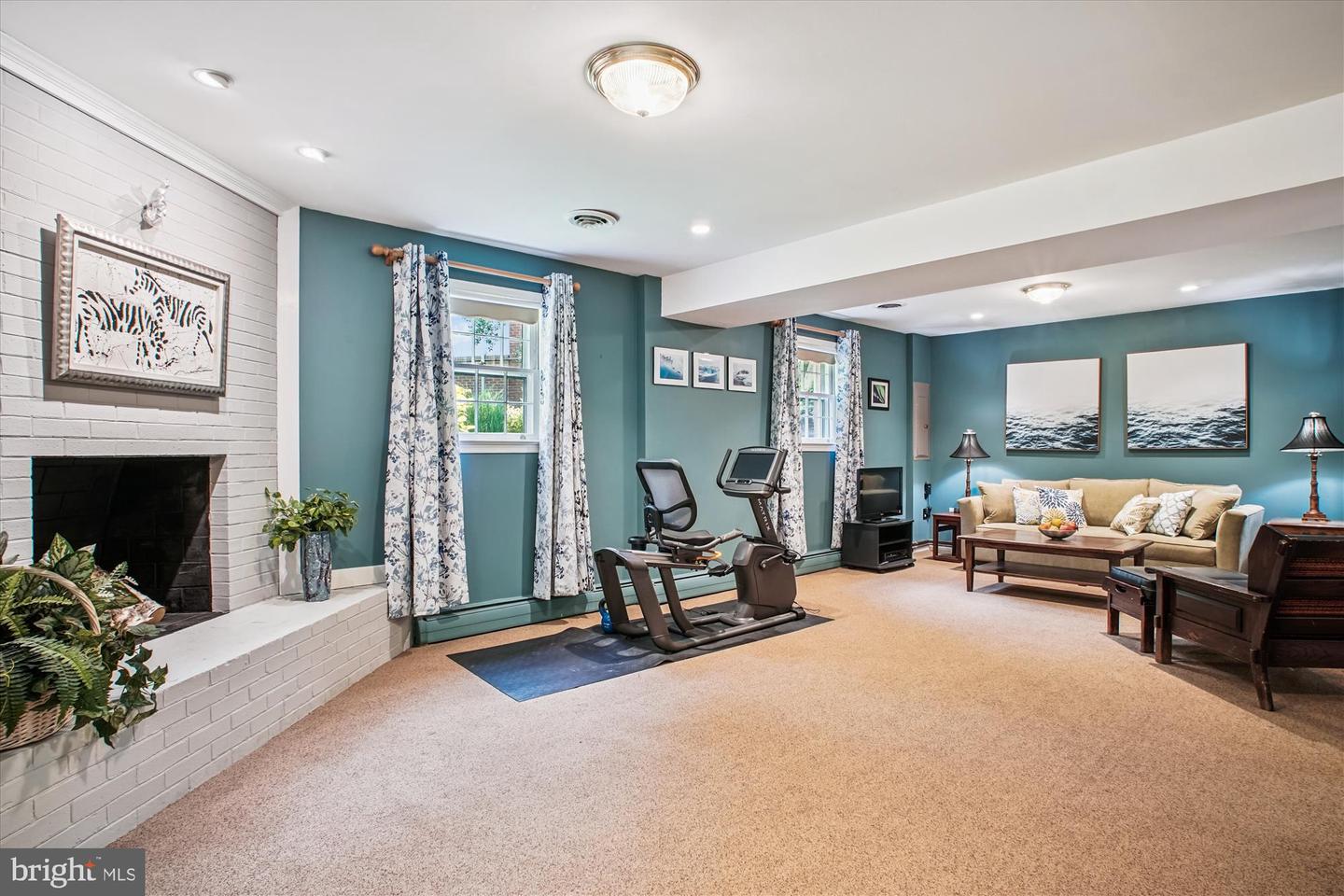3818 N RIDGEVIEW RD, ARLINGTON, Virginia 22207, 4 Bedrooms Bedrooms, 7 Rooms Rooms,3 BathroomsBathrooms,Residential,For sale,3818 N RIDGEVIEW RD,VAAR2061976 MLS # VAAR2061976