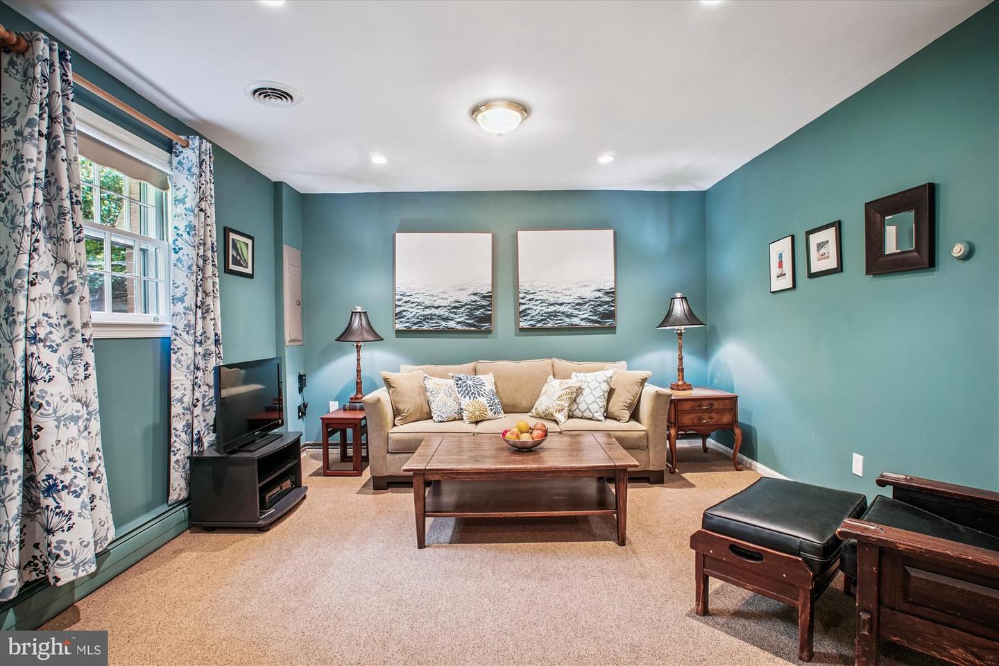 3818 N RIDGEVIEW RD, ARLINGTON, Virginia 22207, 4 Bedrooms Bedrooms, 7 Rooms Rooms,3 BathroomsBathrooms,Residential,For sale,3818 N RIDGEVIEW RD,VAAR2061976 MLS # VAAR2061976