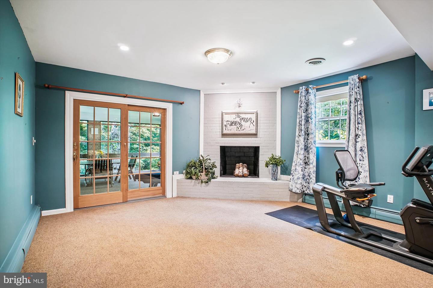 3818 N RIDGEVIEW RD, ARLINGTON, Virginia 22207, 4 Bedrooms Bedrooms, 7 Rooms Rooms,3 BathroomsBathrooms,Residential,For sale,3818 N RIDGEVIEW RD,VAAR2061976 MLS # VAAR2061976
