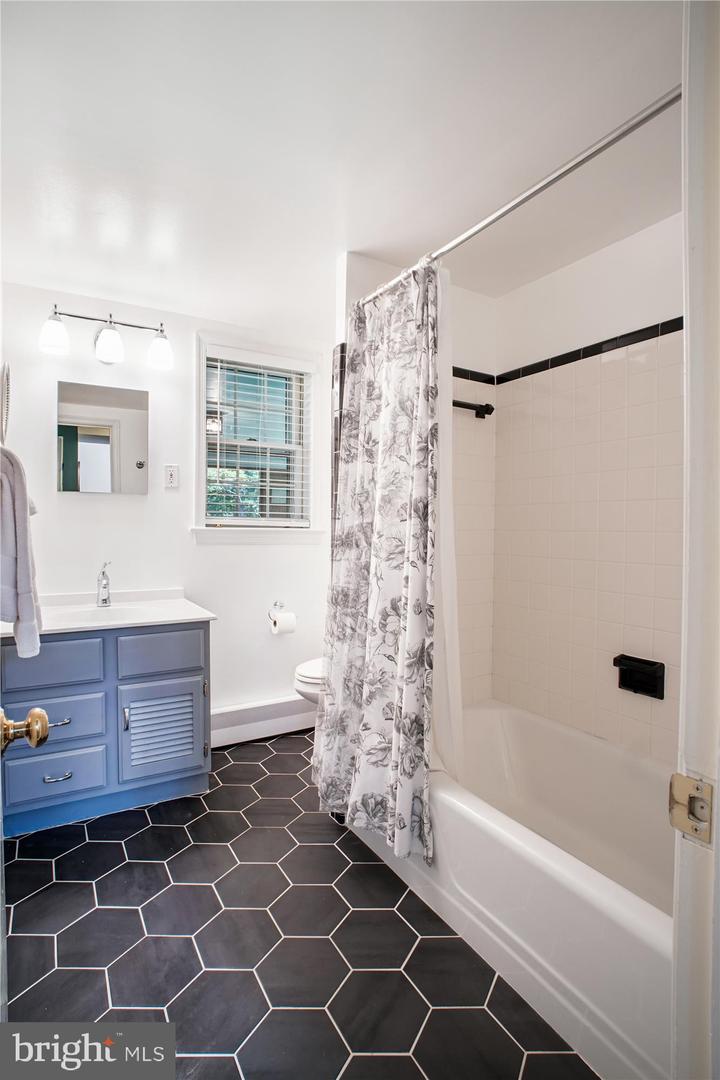 3818 N RIDGEVIEW RD, ARLINGTON, Virginia 22207, 4 Bedrooms Bedrooms, 7 Rooms Rooms,3 BathroomsBathrooms,Residential,For sale,3818 N RIDGEVIEW RD,VAAR2061976 MLS # VAAR2061976