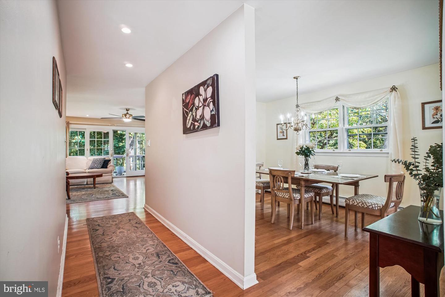 3818 N RIDGEVIEW RD, ARLINGTON, Virginia 22207, 4 Bedrooms Bedrooms, 7 Rooms Rooms,3 BathroomsBathrooms,Residential,For sale,3818 N RIDGEVIEW RD,VAAR2061976 MLS # VAAR2061976