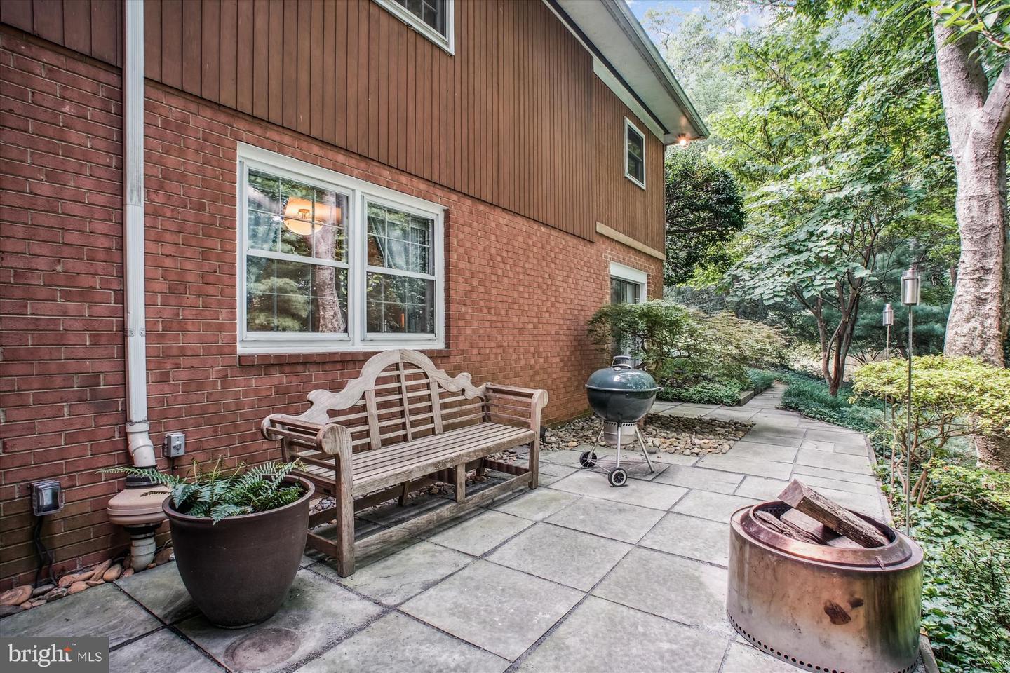 3818 N RIDGEVIEW RD, ARLINGTON, Virginia 22207, 4 Bedrooms Bedrooms, 7 Rooms Rooms,3 BathroomsBathrooms,Residential,For sale,3818 N RIDGEVIEW RD,VAAR2061976 MLS # VAAR2061976