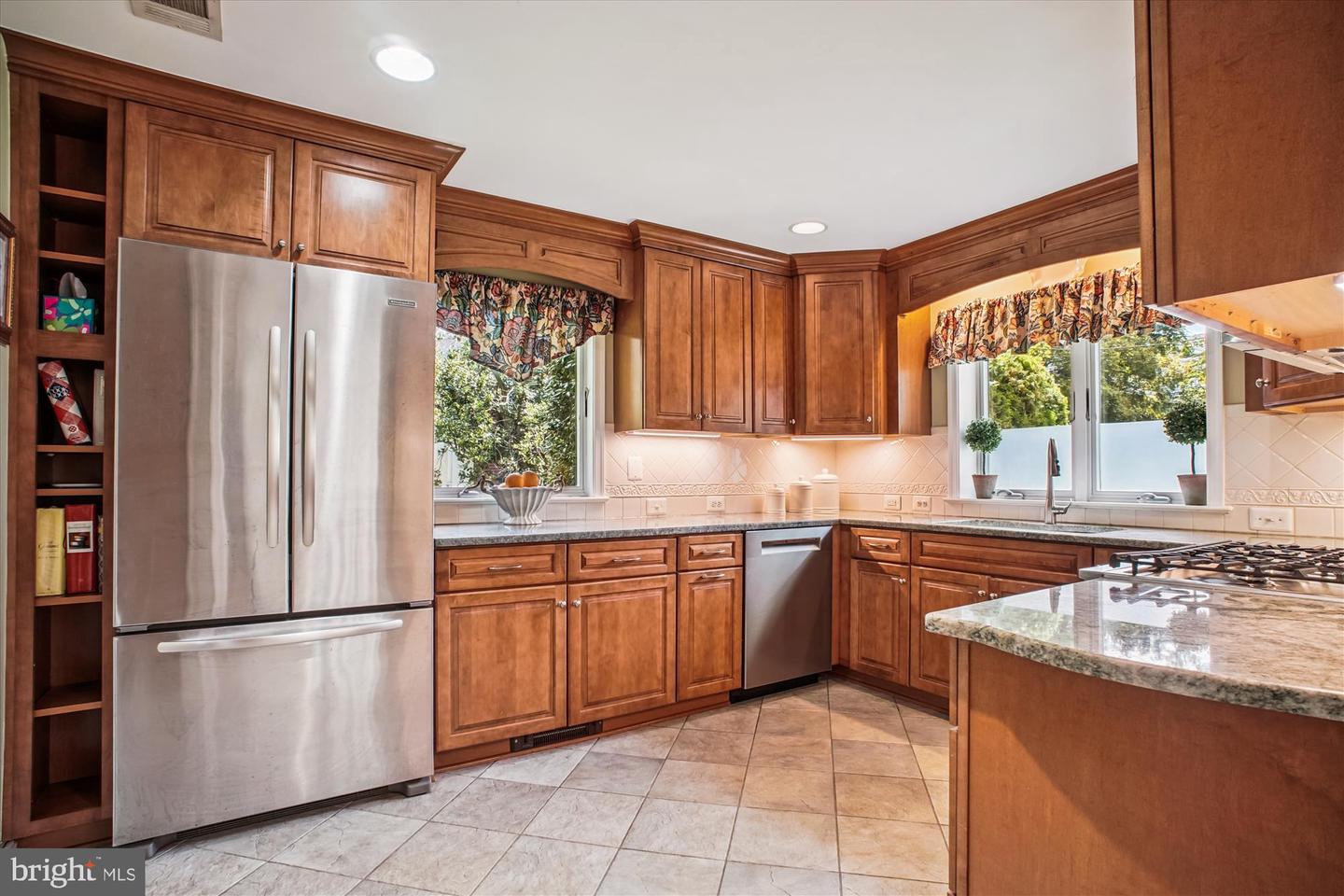 3818 N RIDGEVIEW RD, ARLINGTON, Virginia 22207, 4 Bedrooms Bedrooms, 7 Rooms Rooms,3 BathroomsBathrooms,Residential,For sale,3818 N RIDGEVIEW RD,VAAR2061976 MLS # VAAR2061976