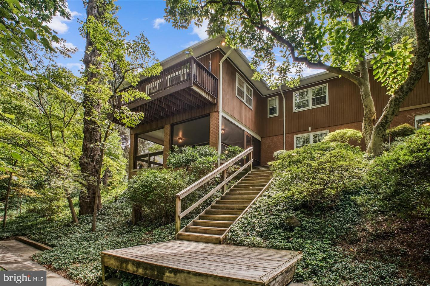 3818 N RIDGEVIEW RD, ARLINGTON, Virginia 22207, 4 Bedrooms Bedrooms, 7 Rooms Rooms,3 BathroomsBathrooms,Residential,For sale,3818 N RIDGEVIEW RD,VAAR2061976 MLS # VAAR2061976
