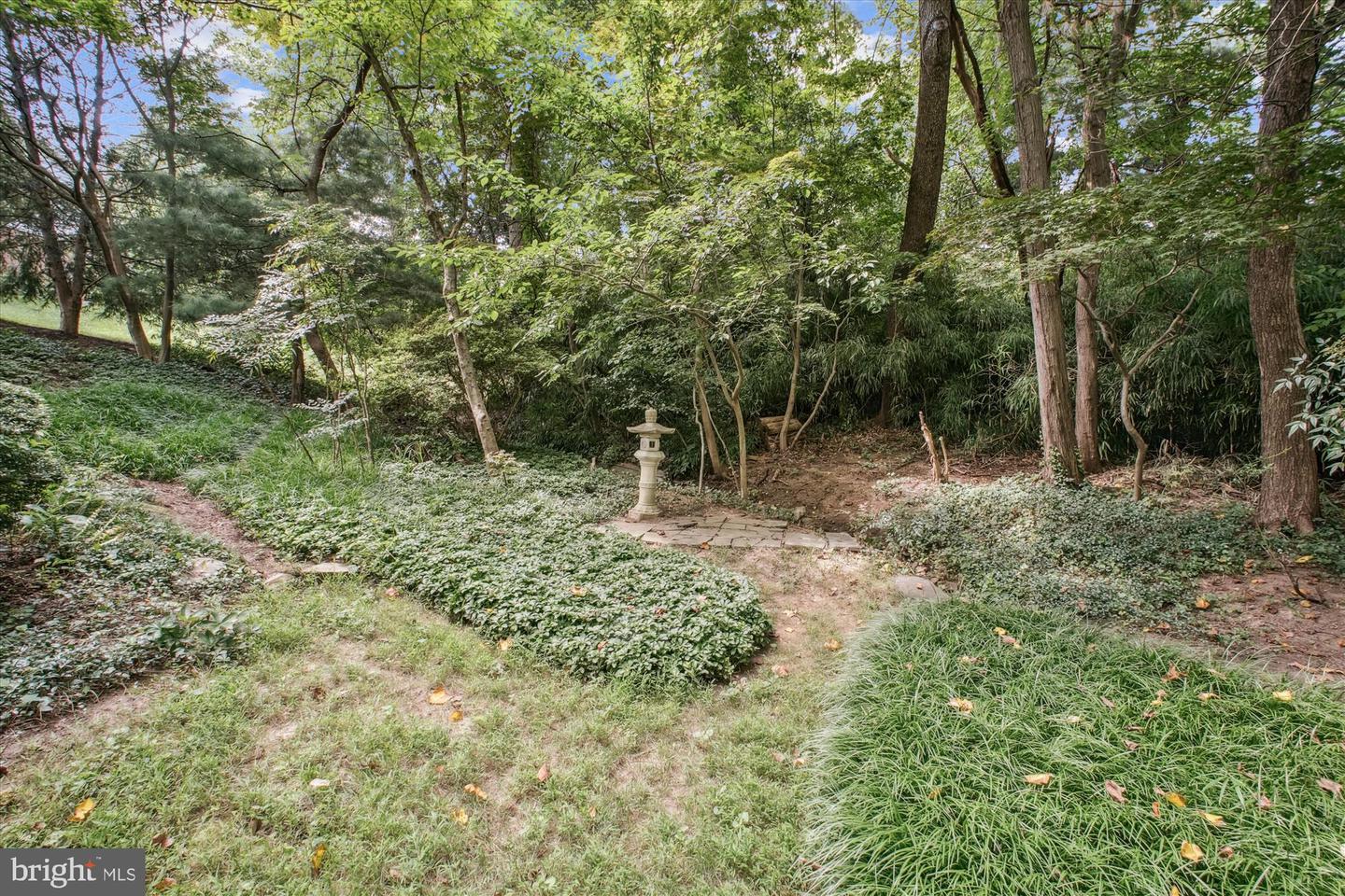 3818 N RIDGEVIEW RD, ARLINGTON, Virginia 22207, 4 Bedrooms Bedrooms, 7 Rooms Rooms,3 BathroomsBathrooms,Residential,For sale,3818 N RIDGEVIEW RD,VAAR2061976 MLS # VAAR2061976