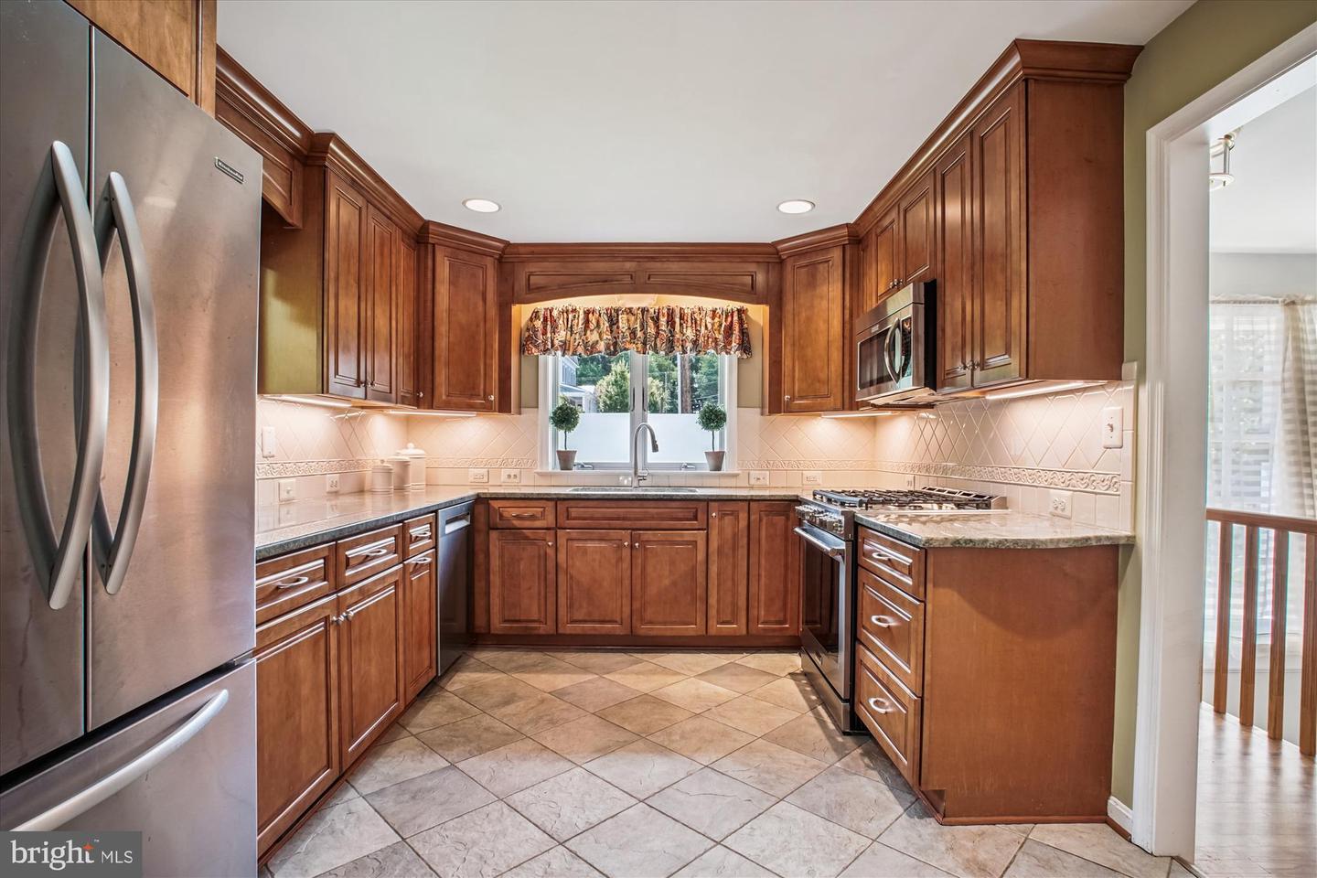 3818 N RIDGEVIEW RD, ARLINGTON, Virginia 22207, 4 Bedrooms Bedrooms, 7 Rooms Rooms,3 BathroomsBathrooms,Residential,For sale,3818 N RIDGEVIEW RD,VAAR2061976 MLS # VAAR2061976
