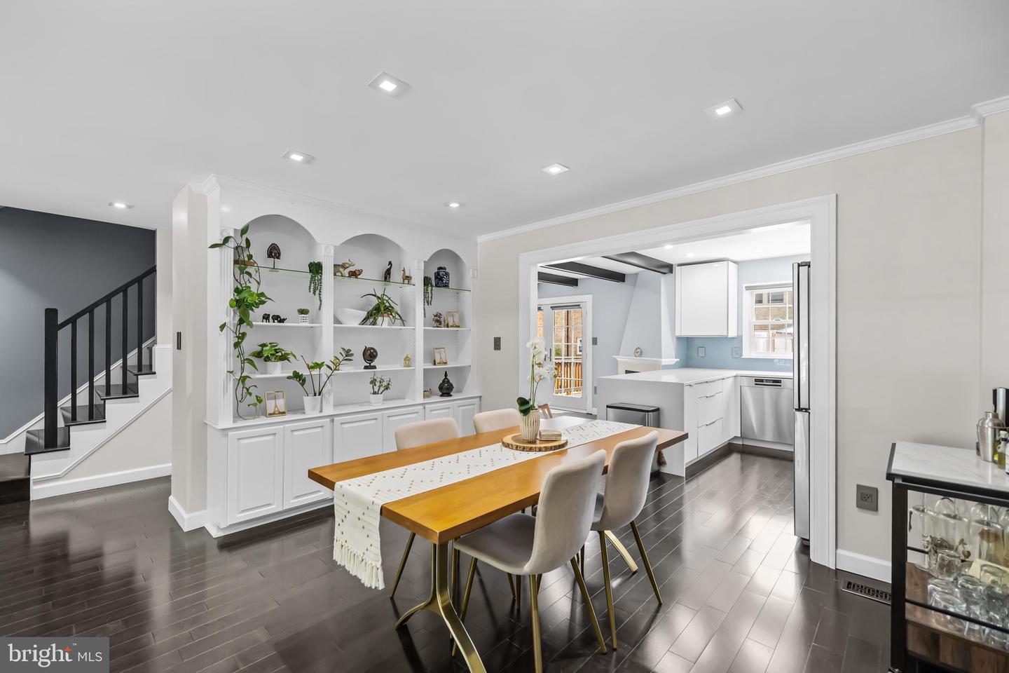 2867 SUTTON OAKS LN, VIENNA, Virginia 22181, 4 Bedrooms Bedrooms, ,3 BathroomsBathrooms,Residential,For sale,2867 SUTTON OAKS LN,VAFX2259938 MLS # VAFX2259938