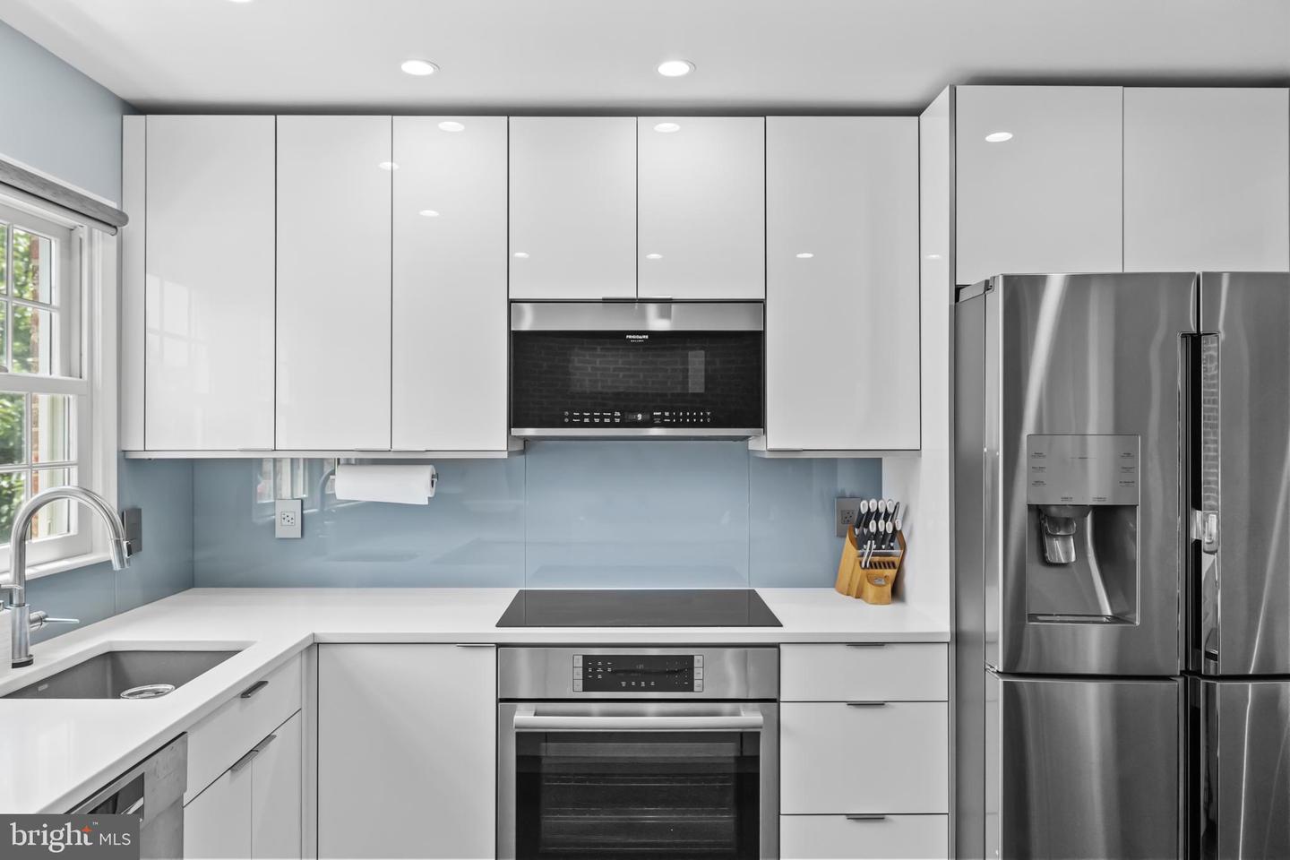 2867 SUTTON OAKS LN, VIENNA, Virginia 22181, 4 Bedrooms Bedrooms, ,3 BathroomsBathrooms,Residential,For sale,2867 SUTTON OAKS LN,VAFX2259938 MLS # VAFX2259938