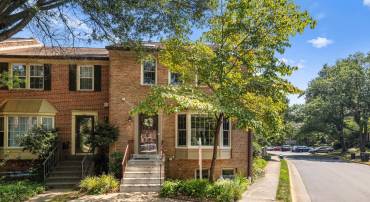 2867 SUTTON OAKS LN, VIENNA, Virginia 22181, 4 Bedrooms Bedrooms, ,3 BathroomsBathrooms,Residential,For sale,2867 SUTTON OAKS LN,VAFX2259938 MLS # VAFX2259938