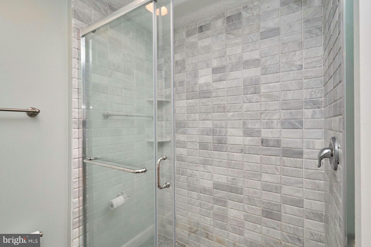 6758 BROOK RUN DR, FALLS CHURCH, Virginia 22043, 3 Bedrooms Bedrooms, ,2 BathroomsBathrooms,Residential,For sale,6758 BROOK RUN DR,VAFX2260092 MLS # VAFX2260092