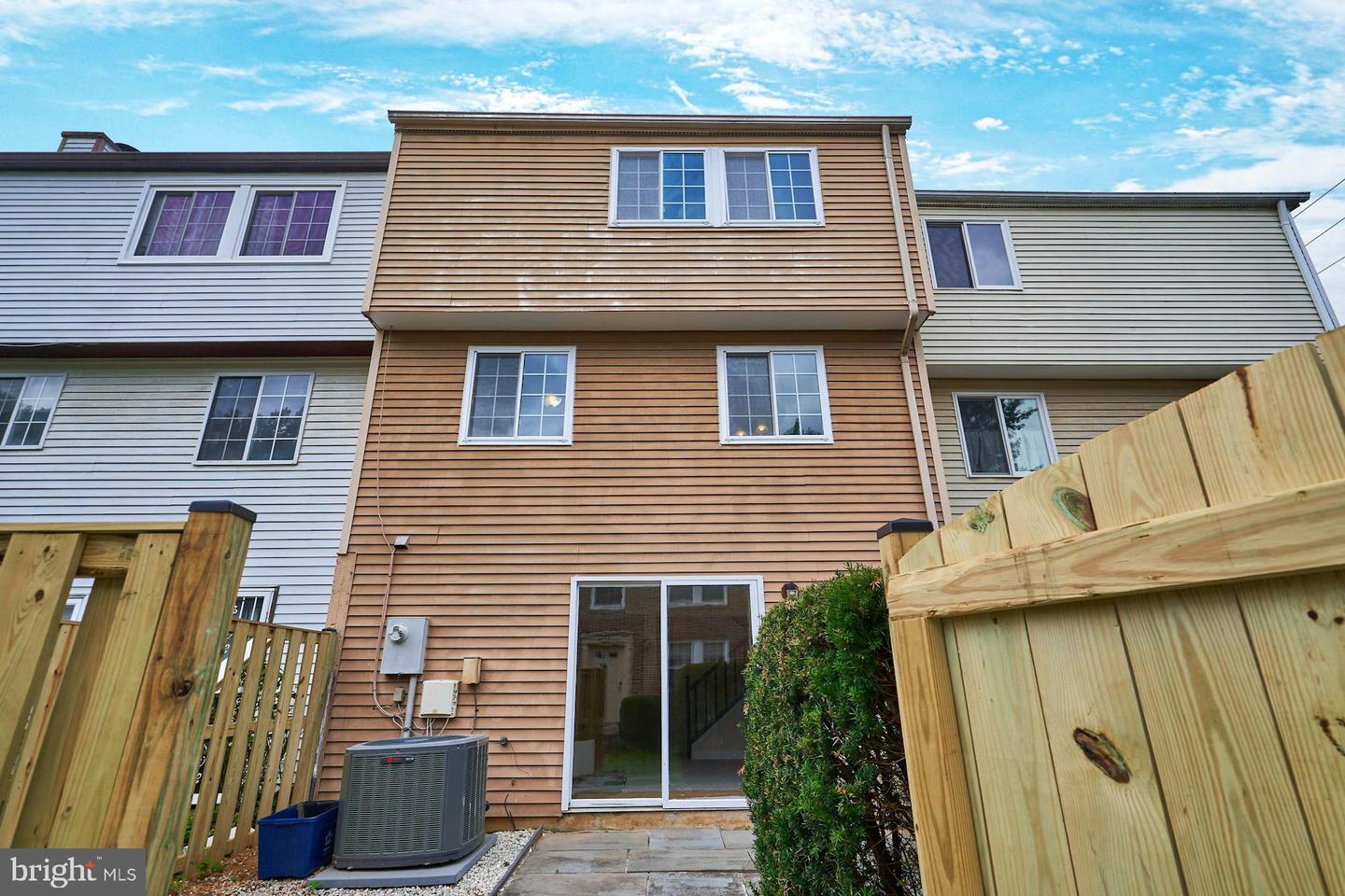 6758 BROOK RUN DR, FALLS CHURCH, Virginia 22043, 3 Bedrooms Bedrooms, ,2 BathroomsBathrooms,Residential,For sale,6758 BROOK RUN DR,VAFX2260092 MLS # VAFX2260092