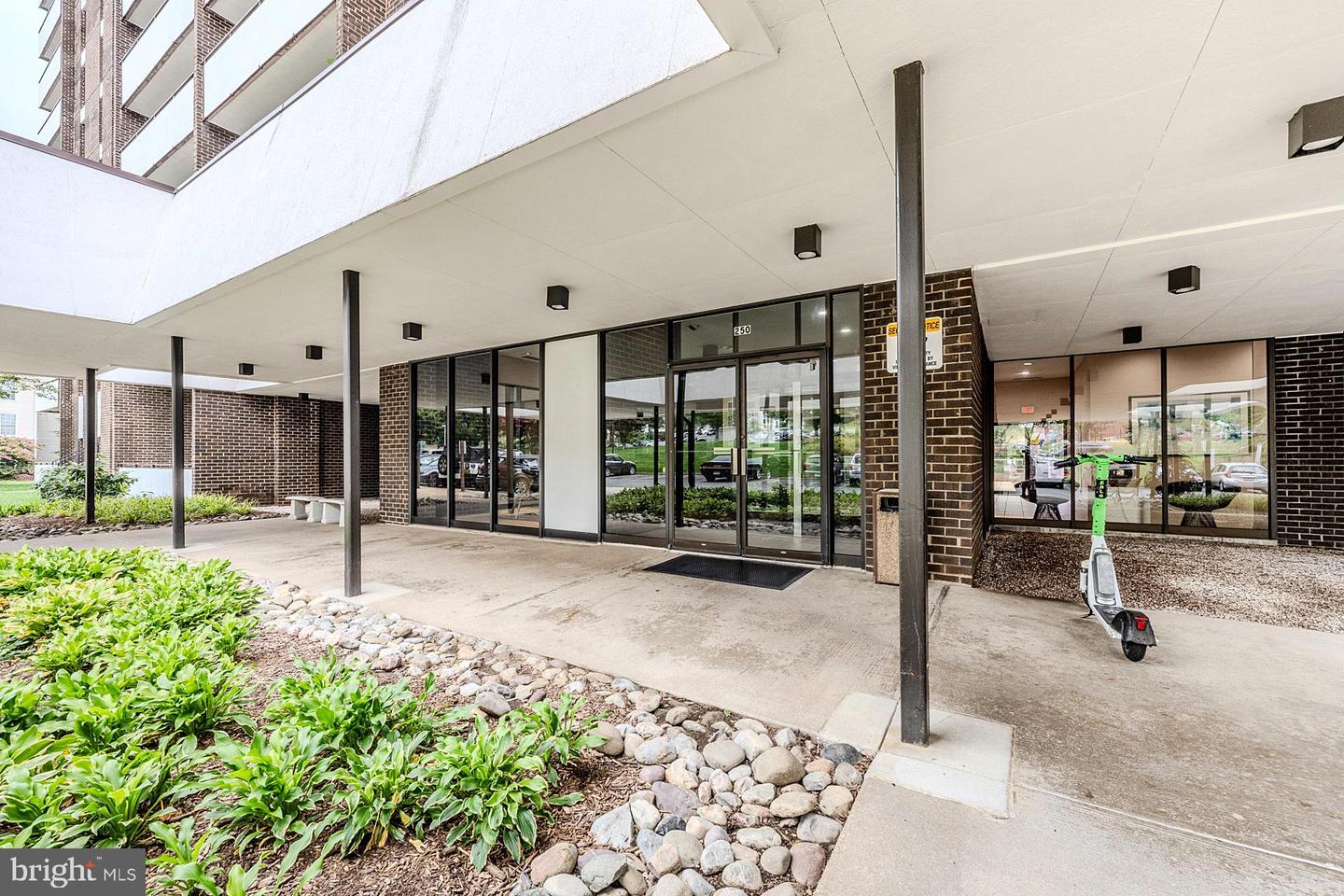 250 S REYNOLDS ST #1007, ALEXANDRIA, Virginia 22304, 1 Bedroom Bedrooms, ,1 BathroomBathrooms,Residential,For sale,250 S REYNOLDS ST #1007,VAAX2048408 MLS # VAAX2048408