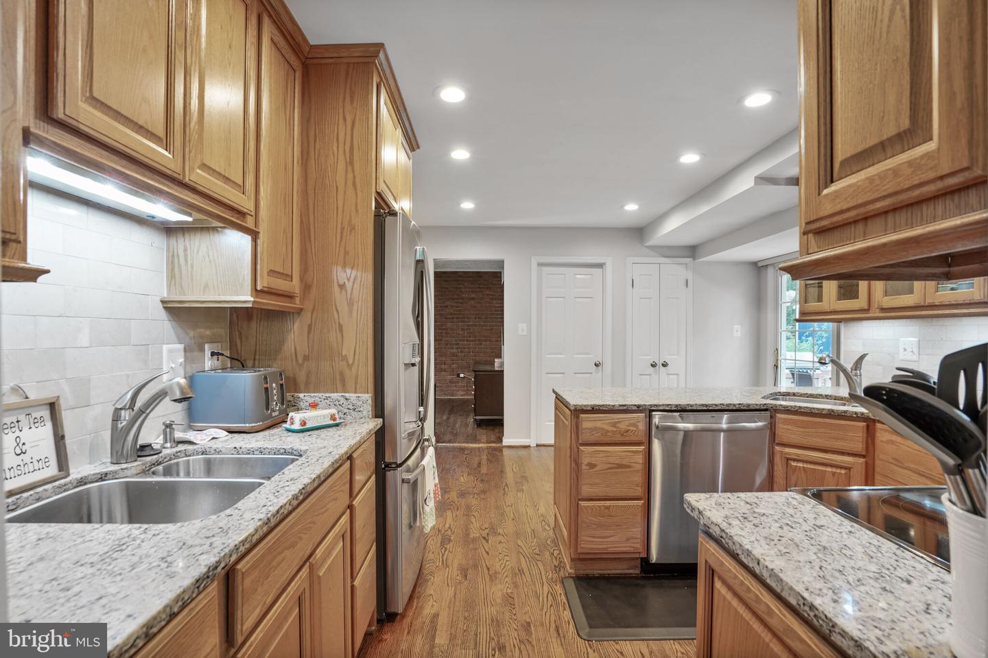 12147 HOLLY KNOLL CIR, GREAT FALLS, Virginia 22066, 6 Bedrooms Bedrooms, ,3 BathroomsBathrooms,Residential,For sale,12147 HOLLY KNOLL CIR,VAFX2260338 MLS # VAFX2260338