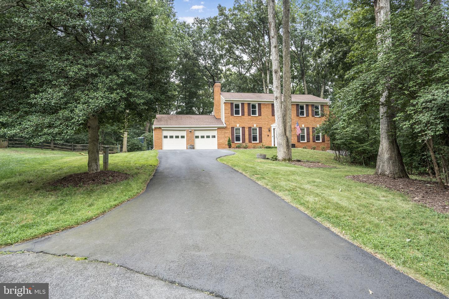 12147 HOLLY KNOLL CIR, GREAT FALLS, Virginia 22066, 6 Bedrooms Bedrooms, ,3 BathroomsBathrooms,Residential,For sale,12147 HOLLY KNOLL CIR,VAFX2260338 MLS # VAFX2260338