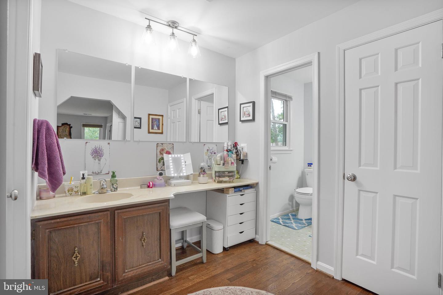 12147 HOLLY KNOLL CIR, GREAT FALLS, Virginia 22066, 6 Bedrooms Bedrooms, ,3 BathroomsBathrooms,Residential,For sale,12147 HOLLY KNOLL CIR,VAFX2260338 MLS # VAFX2260338