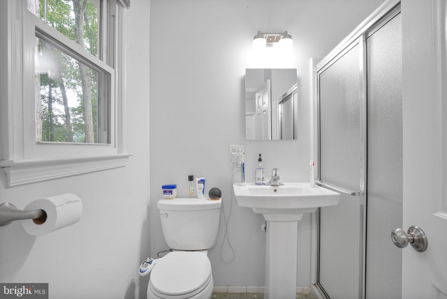 12147 HOLLY KNOLL CIR, GREAT FALLS, Virginia 22066, 6 Bedrooms Bedrooms, ,3 BathroomsBathrooms,Residential,For sale,12147 HOLLY KNOLL CIR,VAFX2260338 MLS # VAFX2260338