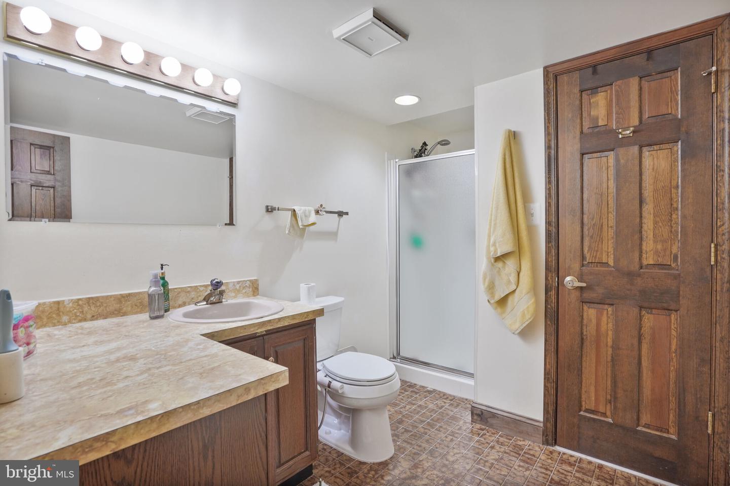 12147 HOLLY KNOLL CIR, GREAT FALLS, Virginia 22066, 6 Bedrooms Bedrooms, ,3 BathroomsBathrooms,Residential,For sale,12147 HOLLY KNOLL CIR,VAFX2260338 MLS # VAFX2260338