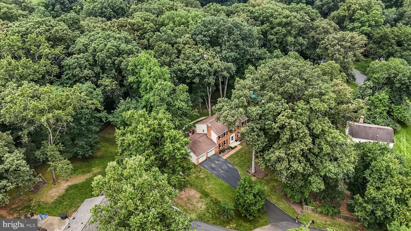 12147 HOLLY KNOLL CIR, GREAT FALLS, Virginia 22066, 6 Bedrooms Bedrooms, ,3 BathroomsBathrooms,Residential,For sale,12147 HOLLY KNOLL CIR,VAFX2260338 MLS # VAFX2260338