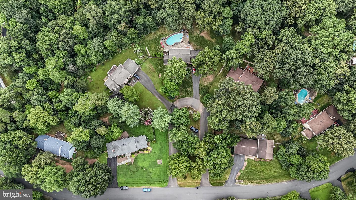12147 HOLLY KNOLL CIR, GREAT FALLS, Virginia 22066, 6 Bedrooms Bedrooms, ,3 BathroomsBathrooms,Residential,For sale,12147 HOLLY KNOLL CIR,VAFX2260338 MLS # VAFX2260338