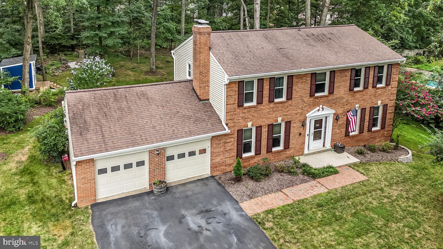 12147 HOLLY KNOLL CIR, GREAT FALLS, Virginia 22066, 6 Bedrooms Bedrooms, ,3 BathroomsBathrooms,Residential,For sale,12147 HOLLY KNOLL CIR,VAFX2260338 MLS # VAFX2260338