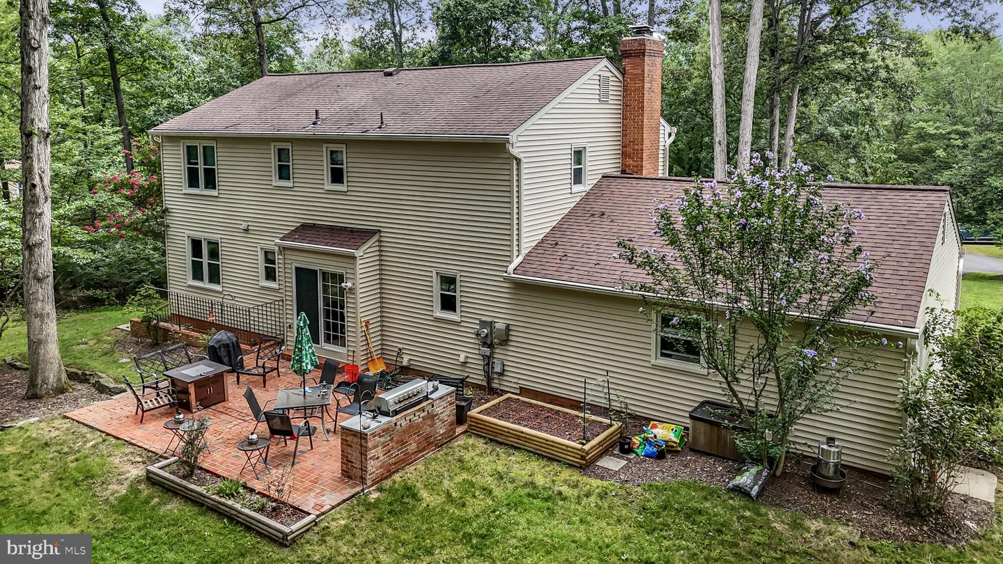 12147 HOLLY KNOLL CIR, GREAT FALLS, Virginia 22066, 6 Bedrooms Bedrooms, ,3 BathroomsBathrooms,Residential,For sale,12147 HOLLY KNOLL CIR,VAFX2260338 MLS # VAFX2260338