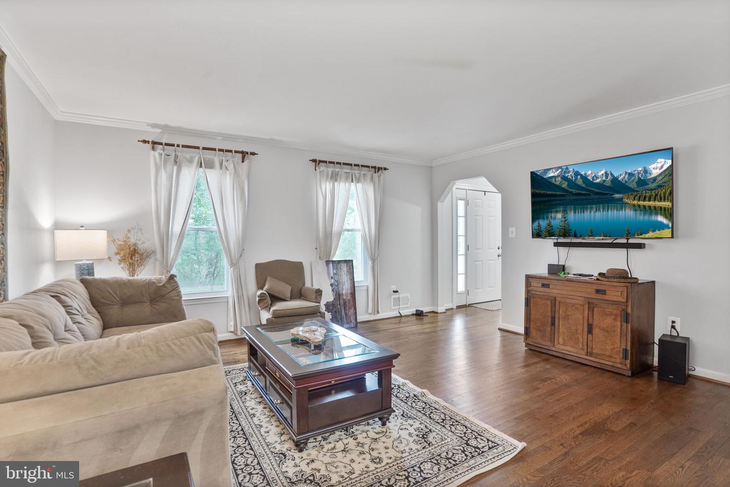 12147 HOLLY KNOLL CIR, GREAT FALLS, Virginia 22066, 6 Bedrooms Bedrooms, ,3 BathroomsBathrooms,Residential,For sale,12147 HOLLY KNOLL CIR,VAFX2260338 MLS # VAFX2260338