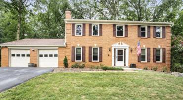 12147 HOLLY KNOLL CIR, GREAT FALLS, Virginia 22066, 6 Bedrooms Bedrooms, ,3 BathroomsBathrooms,Residential,For sale,12147 HOLLY KNOLL CIR,VAFX2260338 MLS # VAFX2260338
