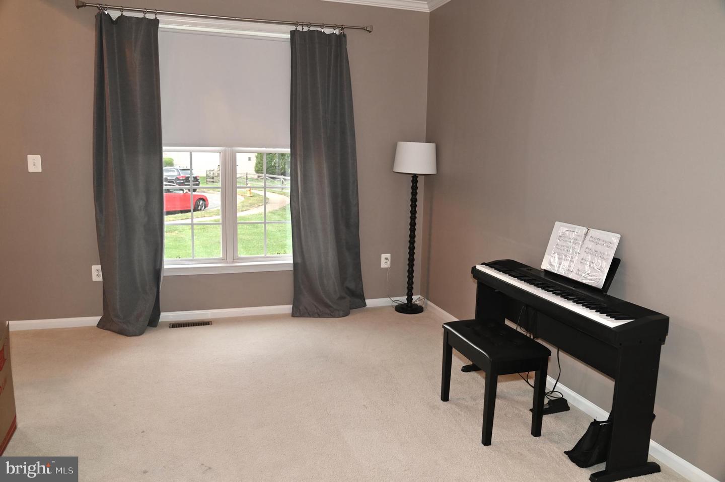 12170 EMORY FALLS, BRISTOW, Virginia 20136, 6 Bedrooms Bedrooms, 10 Rooms Rooms,3 BathroomsBathrooms,Residential,For sale,12170 EMORY FALLS,VAPW2101240 MLS # VAPW2101240