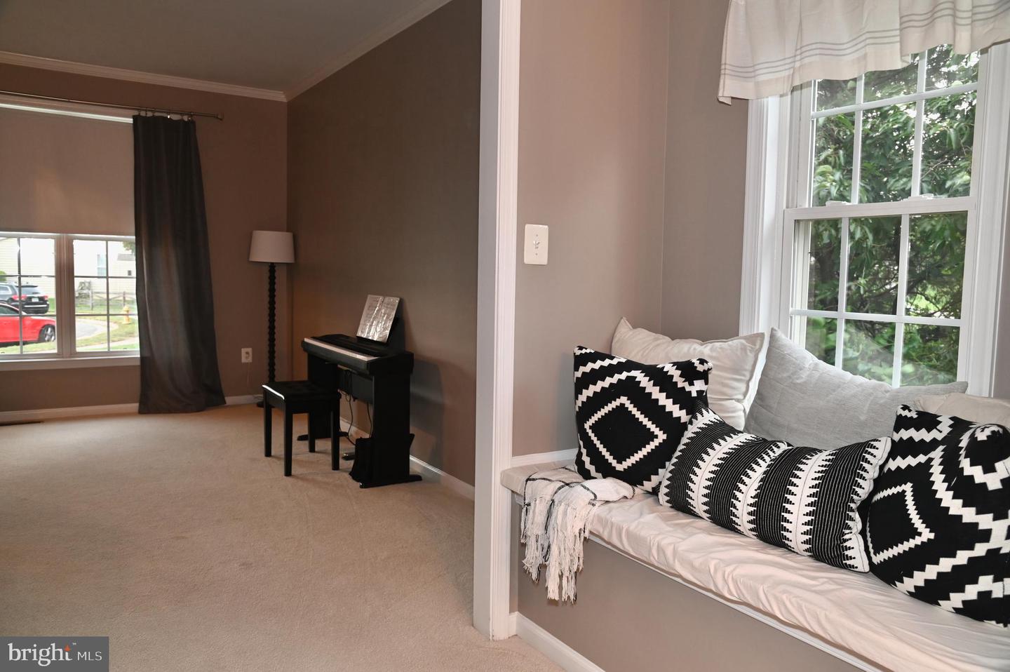 12170 EMORY FALLS, BRISTOW, Virginia 20136, 6 Bedrooms Bedrooms, 10 Rooms Rooms,3 BathroomsBathrooms,Residential,For sale,12170 EMORY FALLS,VAPW2101240 MLS # VAPW2101240