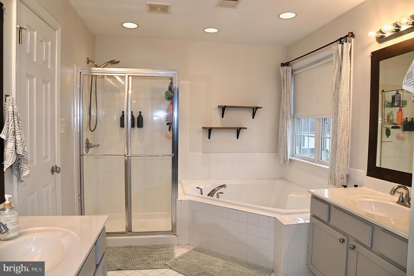 12170 EMORY FALLS, BRISTOW, Virginia 20136, 6 Bedrooms Bedrooms, 10 Rooms Rooms,3 BathroomsBathrooms,Residential,For sale,12170 EMORY FALLS,VAPW2101240 MLS # VAPW2101240