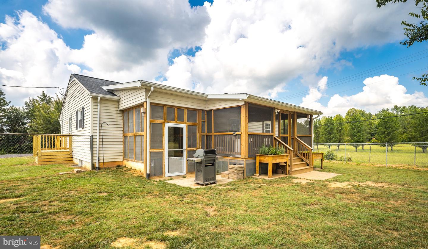 2534 POPLAR RD, FREDERICKSBURG, Virginia 22406, 3 Bedrooms Bedrooms, ,2 BathroomsBathrooms,Residential,For sale,2534 POPLAR RD,VAST2041750 MLS # VAST2041750