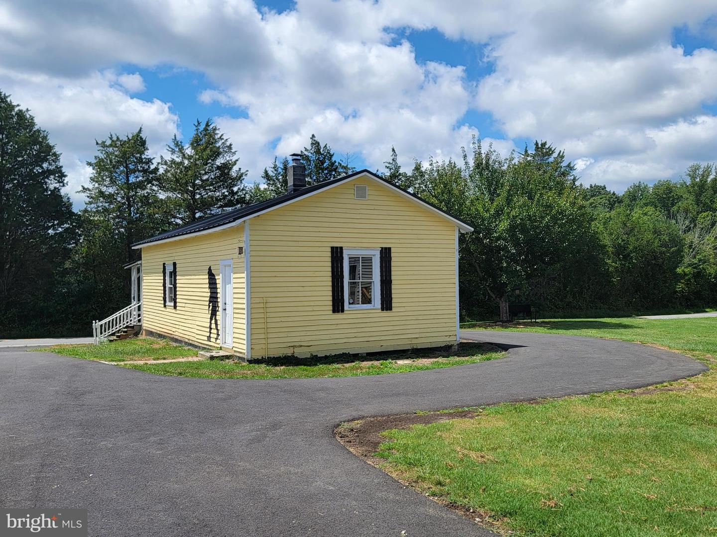 2534 POPLAR RD, FREDERICKSBURG, Virginia 22406, 3 Bedrooms Bedrooms, ,2 BathroomsBathrooms,Residential,For sale,2534 POPLAR RD,VAST2041750 MLS # VAST2041750