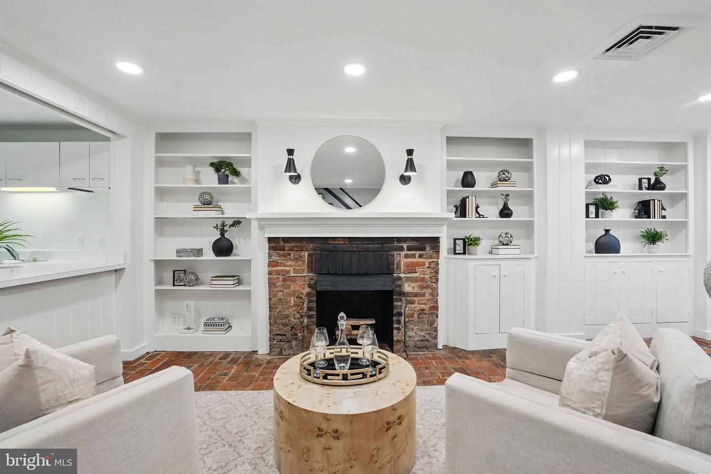 219 N PITT ST, ALEXANDRIA, Virginia 22314, 3 Bedrooms Bedrooms, ,2 BathroomsBathrooms,Residential,For sale,219 N PITT ST,VAAX2048522 MLS # VAAX2048522