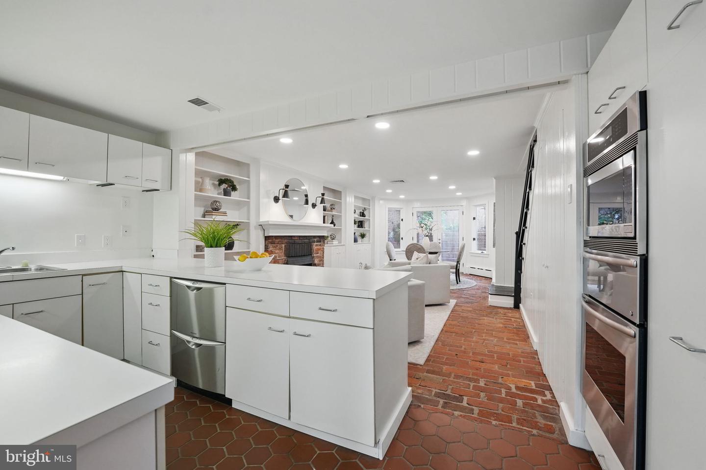 219 N PITT ST, ALEXANDRIA, Virginia 22314, 3 Bedrooms Bedrooms, ,2 BathroomsBathrooms,Residential,For sale,219 N PITT ST,VAAX2048522 MLS # VAAX2048522
